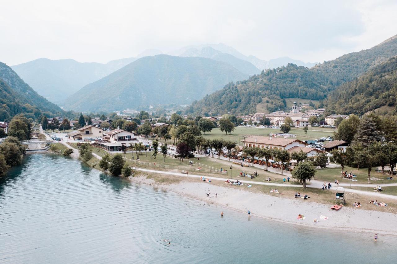 Hotel Da Franco E Adriana Pieve Di Ledro Exteriör bild
