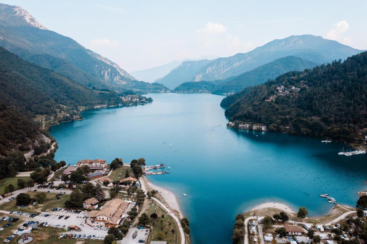 Hotel Da Franco E Adriana Pieve Di Ledro Exteriör bild