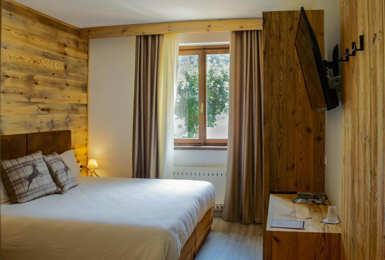Hotel Da Franco E Adriana Pieve Di Ledro Exteriör bild